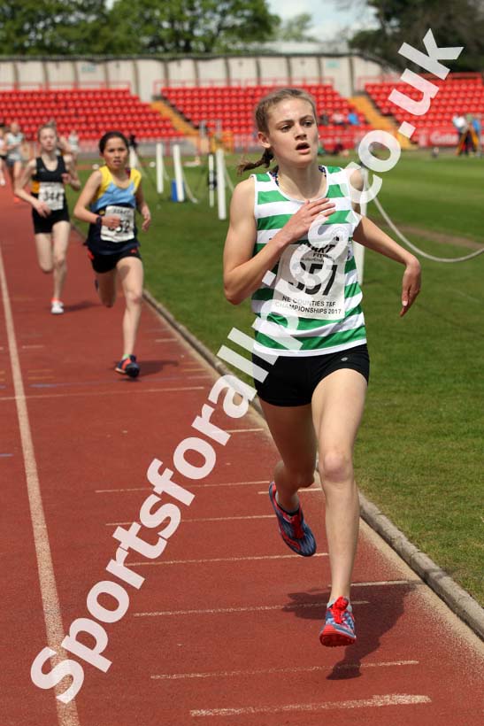 Girls under-15s 1500 metres, North Eastern Champs, Gateshead Stadium. Photo: David T. Hewitson/Sports for All Pics